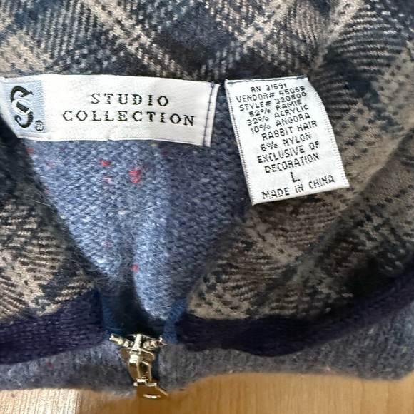 Studio Collection Women Christmas Vest Size L with Christmas design - Picture 10 of 15